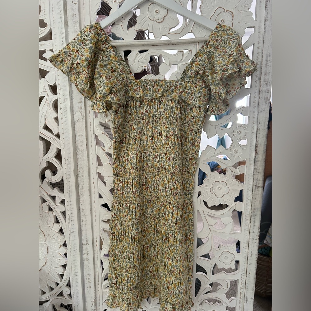 Storia mellow yellow w/ sage green multicolor floral pattern smocked mini dress